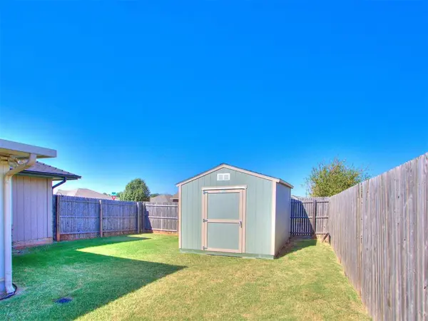 11809 SW 9th ST, Yukon, OK 73099