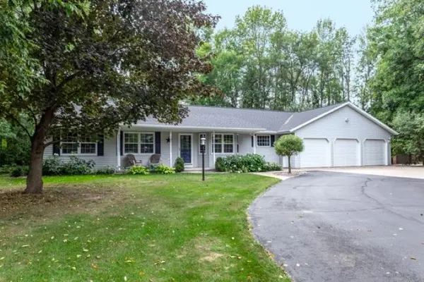 1303 HARBOR LIGHTS RD, Suamico, WI 54173-8012
