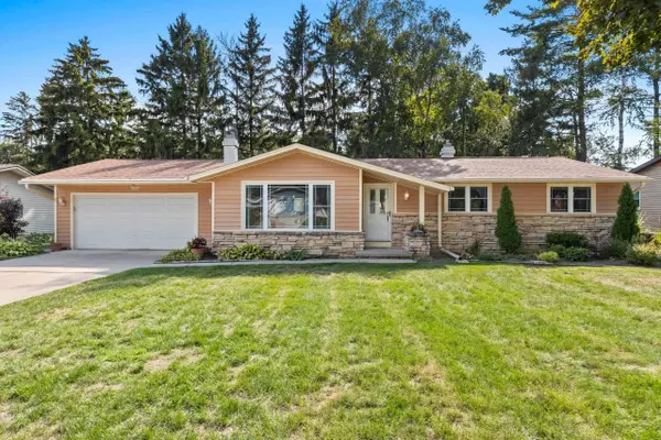 1627 KENNEDY DR, Green Bay, WI 54304-2951