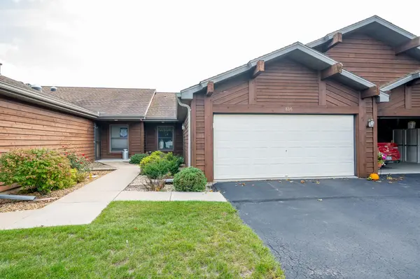 806 E RIVER DR, Omro, WI 54963