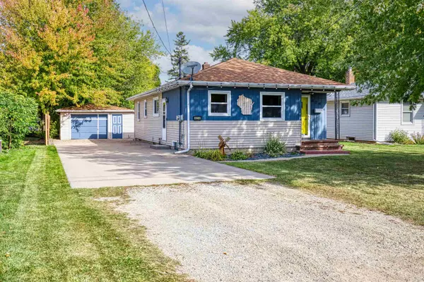 824 SHEBOYGAN ST, Menasha, WI 54952-2838