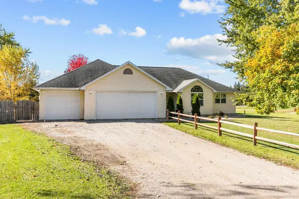 N6613 WREN RD, Black Creek, WI 54106