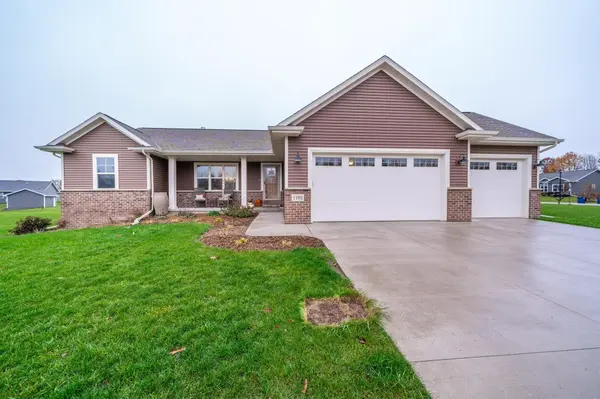 1162 ESTHER ANN LN, Hortonville, WI 54944