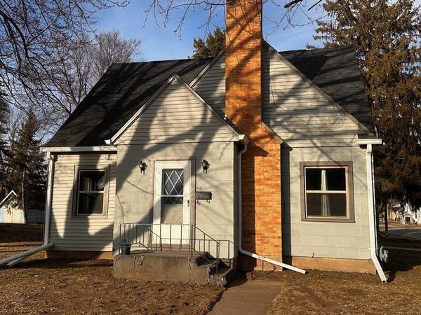 63 HUGHES ST, Clintonville, WI 54929-1556