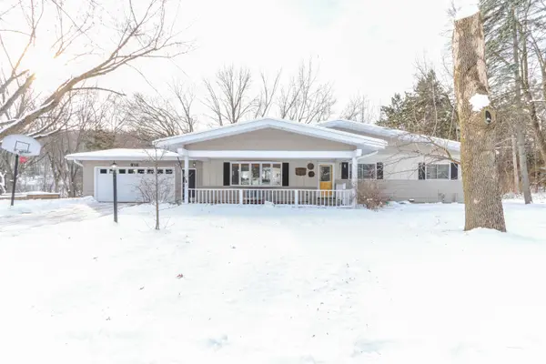 816 EVANS ST, Waupaca, WI 54981