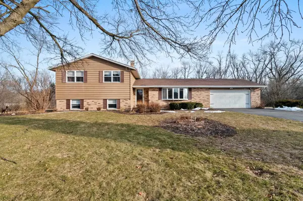 3621 LOST LN, De Pere, WI 54115-9512