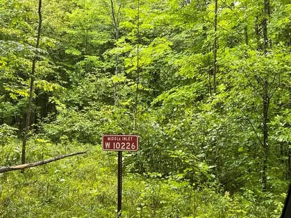 N10226 DEER LN, Middle Inlet, WI 54177