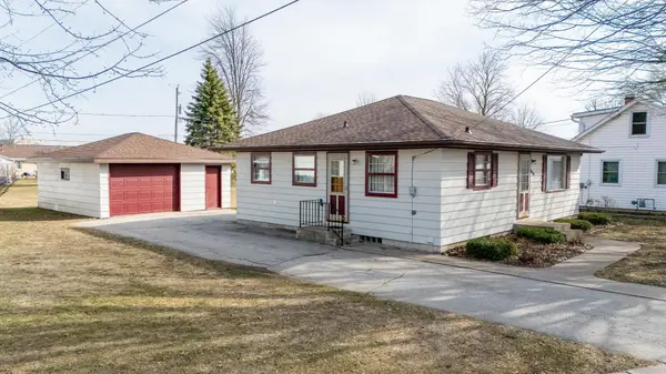 328 N NASH ST, Hortonville, WI 54944