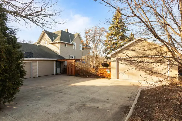 2060 AUTUMN LN, Kaukauna, WI 54130
