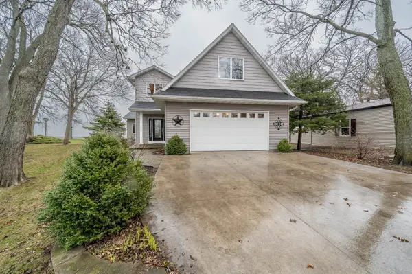 2169 N POINT COMFORT RD, Oshkosh, WI 54902
