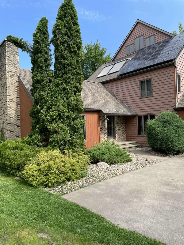 2169 CARLTON RD, Oshkosh, WI 54904