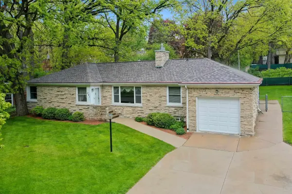241 GREENE AVE, Green Bay, WI 54301-1852