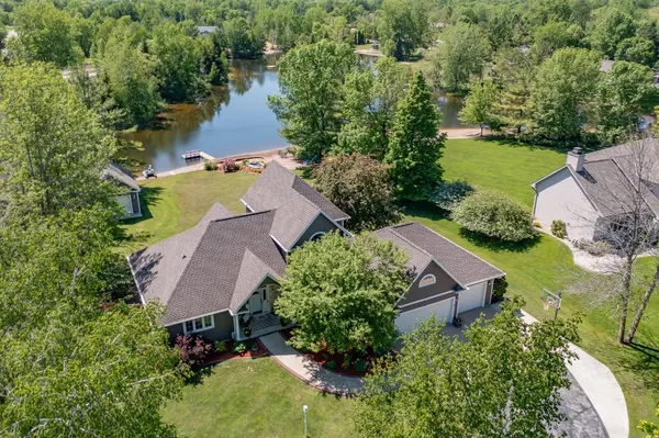 N4723 LAKE SANDIA DR, Krakow, WI 54137