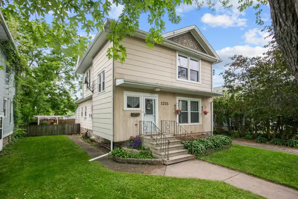 1215 GRAND ST, Oshkosh, WI 54901