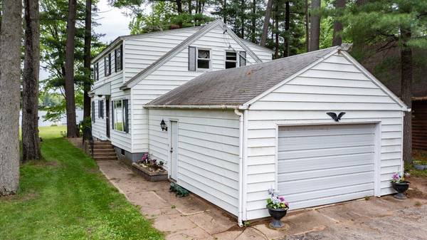 W8514 LAKE VIEW CIR, Clintonville, WI 54929-8559