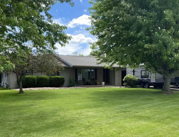 3801 EAST RIVER DR, Green Bay, WI 54301