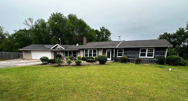 N10910 LAKESHORE RD, Clintonville, WI 54929-9011