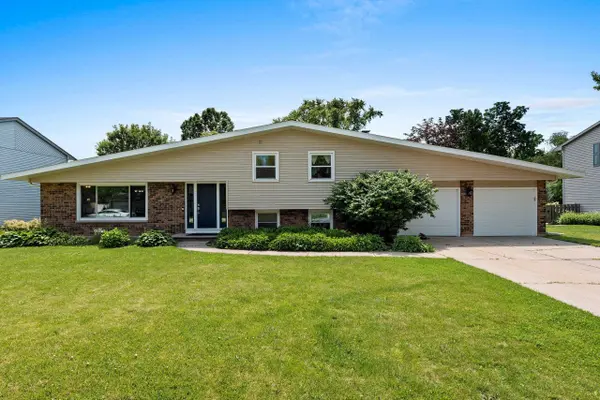 524 SOMERSET DR, Allouez, WI 54301