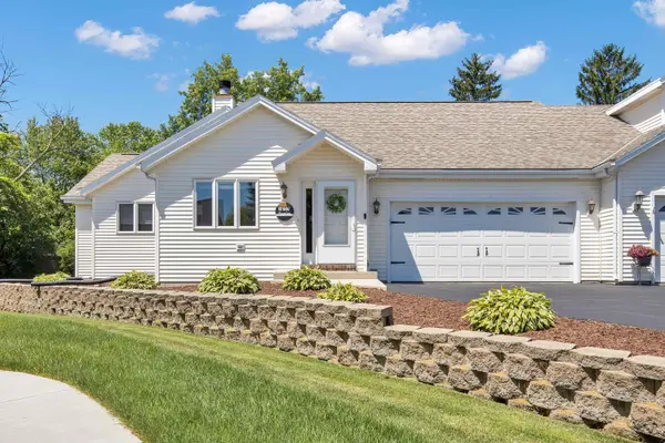 N13W6867 PHEASANT CT, Cedarburg, WI 53012