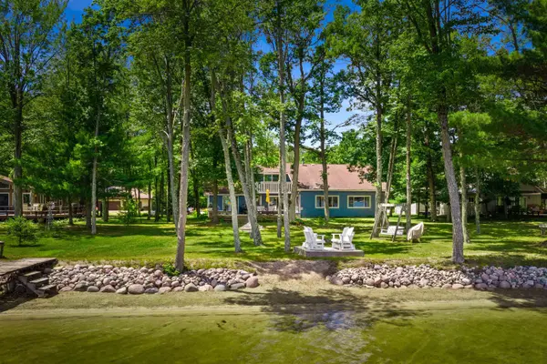 W2874 S TUTTLE LAKE RD, Neshkoro, WI 54960-8150