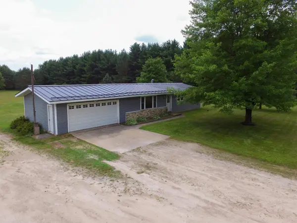 N5586 22ND AVE, Wild Rose, WI 54984-9217