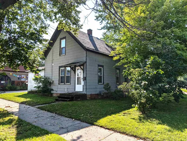 702 LINCOLN AVE, Kaukauna, WI 54130