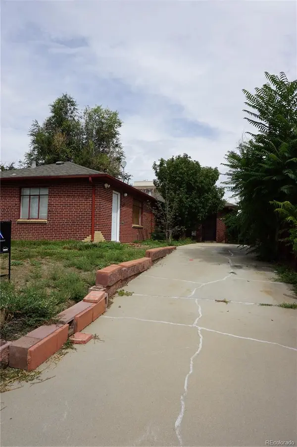 5209 E Thrill PL, Denver, CO 80207