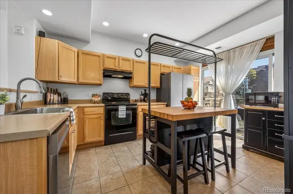 18767 E Yale CIR #B, Aurora, CO 80013
