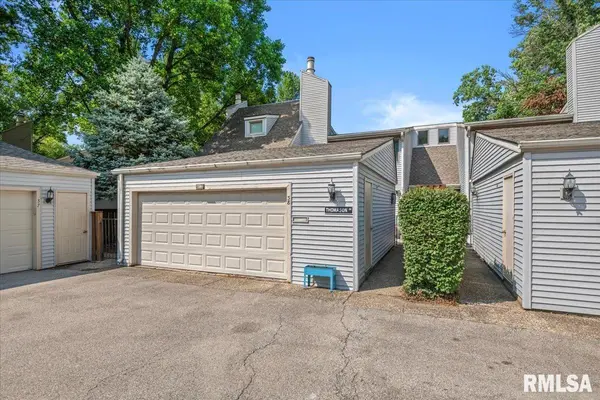 38 COUNTRY PL, Springfield, IL 62703