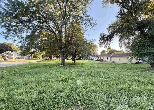 202 CHICAGO ST, East Peoria, IL 61611