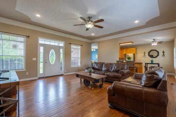 387 Center Point Dr, Summertown, TN 38483