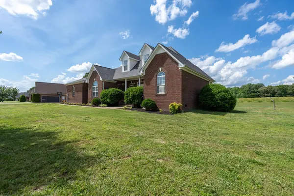 387 Center Point Dr, Summertown, TN 38483
