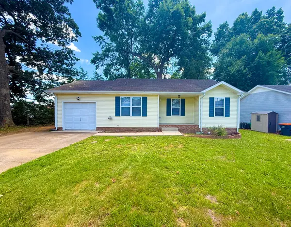 952 Princeton Dr, Clarksville, TN 37042
