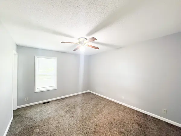 952 Princeton Dr, Clarksville, TN 37042