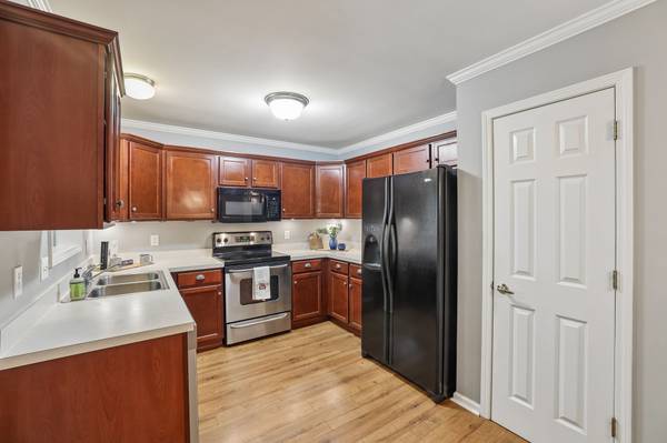 704 Village Green Cir, Murfreesboro, TN 37128