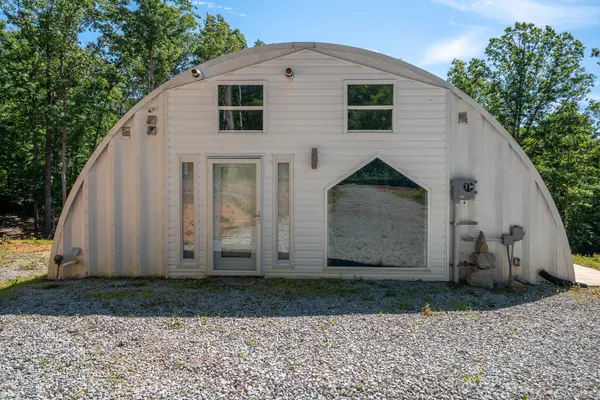 1239 Cherokee Rd, Waynesboro, TN 38485
