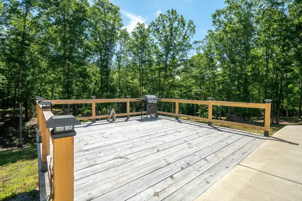 1239 Cherokee Rd, Waynesboro, TN 38485