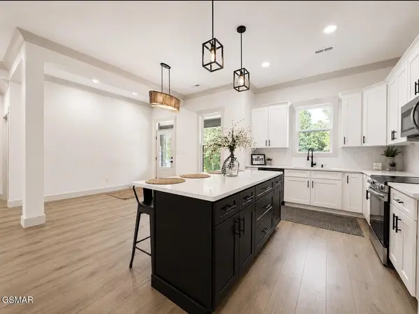 136 Cove Springs Drive, Dandridge, TN 37725