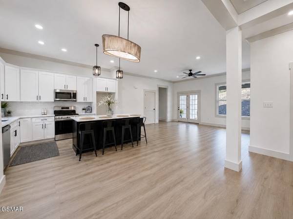 136 Cove Springs Drive, Dandridge, TN 37725