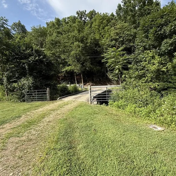 2625 Wartrace Hwy, Whitleyville, TN 38588