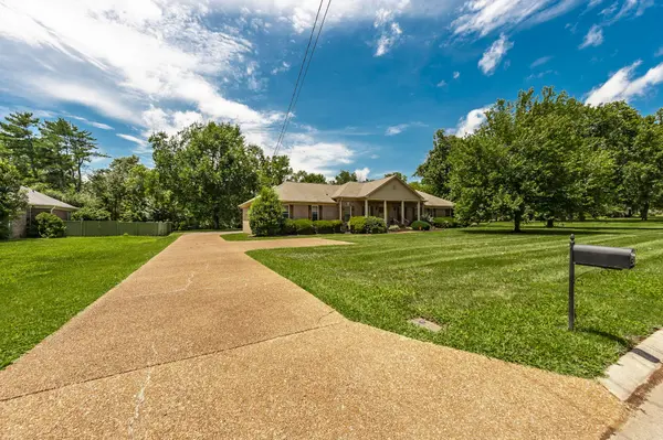 6372 Chickering Cir, Nashville, TN 37215