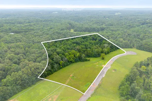 2 Johnson Chapel Rd, Sparta, TN 38583