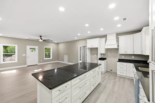 19 Dobson Ave, Camden, TN 38320