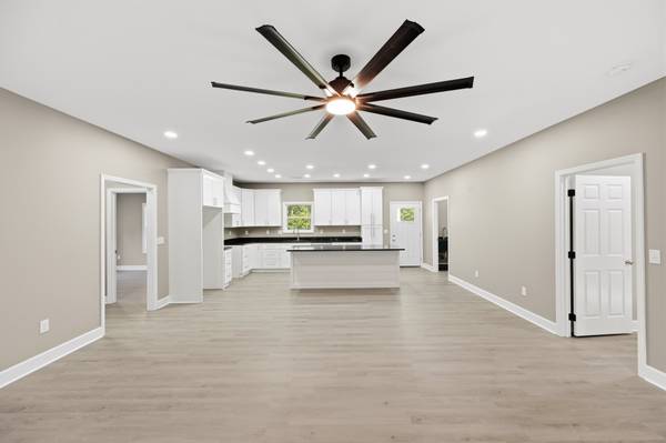 19 Dobson Ave, Camden, TN 38320