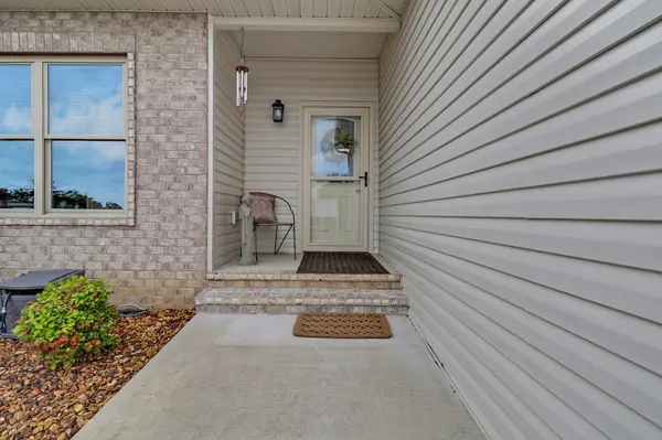 384 Woodgate Dr, Crossville, TN 38571