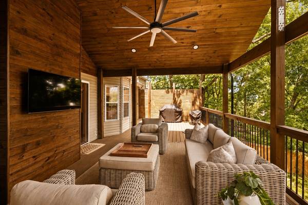 913 S Woodstone Ln, Nashville, TN 37211