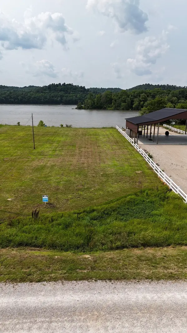 2631 Hardin Bottom River Rd, Clifton, TN 38425