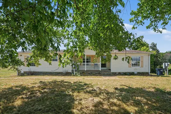 97 Claude Fox Rd, Lafayette, TN 37083