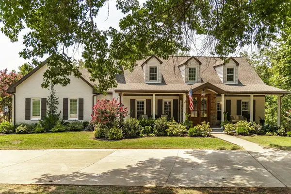 1048 Hillview Dr, Hendersonville, TN 37075