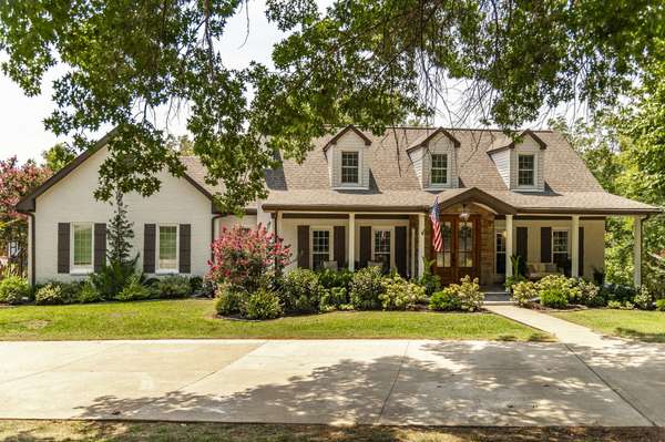 1048 Hillview Dr, Hendersonville, TN 37075